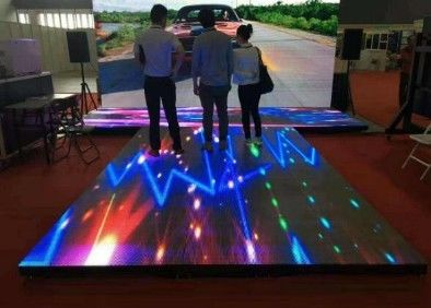 पूर्ण रंग 1/10 स्कैन एलईडी डांस फ्लोर डिस्प्ले W40 * H40dots 25600 डॉट्स / M2