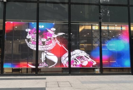 220W / M2 पारदर्शी एलईडी मेष स्क्रीन आउटडोर ग्लास विंडो डिस्प्ले 5000nits 7.8mm